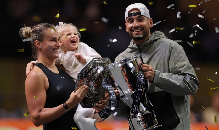 Kyrgios thắng gọn Sabalenka trận 'Đại chiến giới tính'