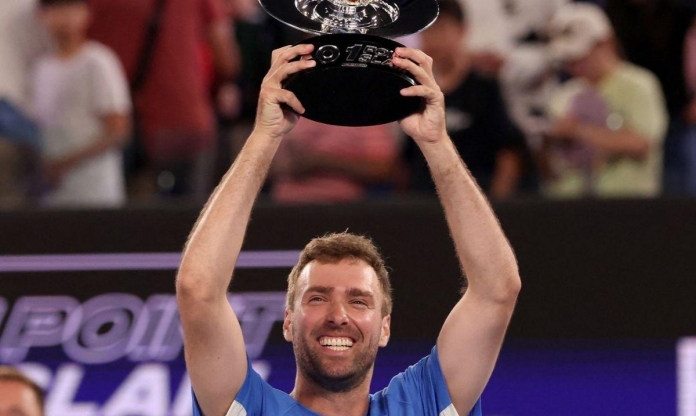 Tay vợt nghiệp dư hạ gọn Jannik Sinner, ẵm 1 triệu đô la tiền thưởng