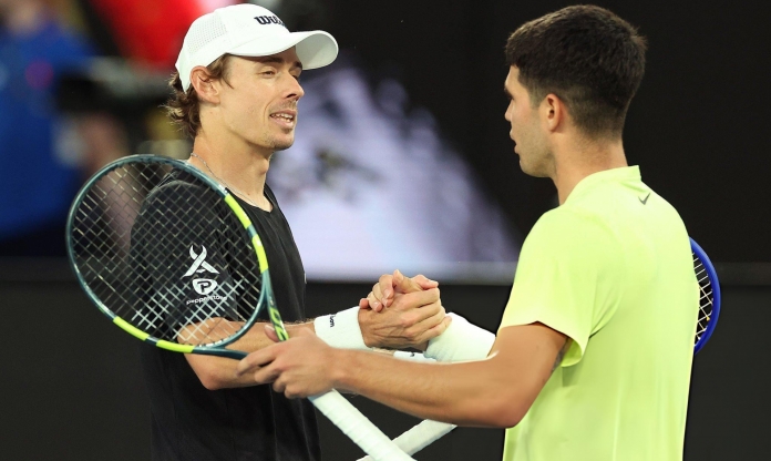 'Hủy diệt' De Minaur, Alcaraz lần đầu vào bán kết Australian Open
