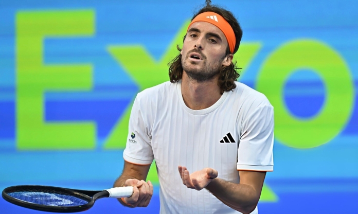 Tsitsipas 'bay màu' khỏi top 40 thế giới sau màn trình diễn thảm họa