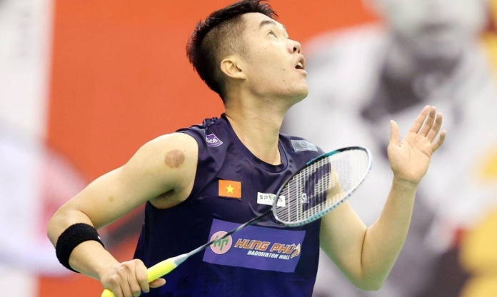 Lê Đức Phát gác vợt ngay ở trận đầu tiên sau khi cưới hoa khôi bắn cung