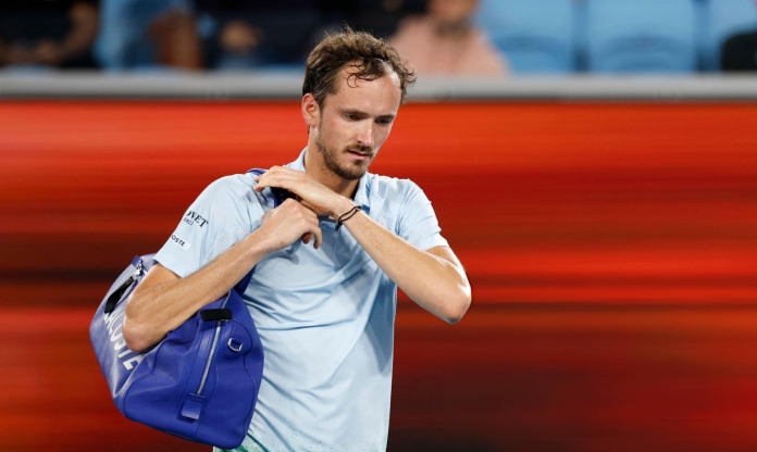 Medvedev mắc kẹt sau chức vô địch Dubai vì tình hình Iran