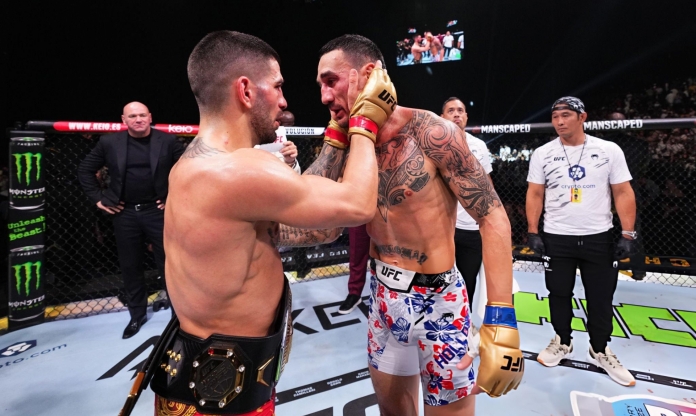 Ilia Topuria trổ tài dự đoán trận Max Holloway - Charles Oliveira