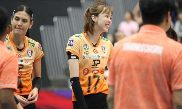 'Khổng lồ' bóng chuyền nữ Việt Nam hóa siêu chắn trong ngày ra mắt CLB Thái Lan