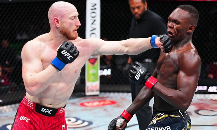 UFC Fight Night 271: Adesanya ăn no đòn, thời của 'The Last Stylebender' đã qua
