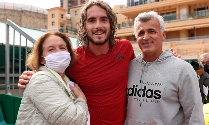Stefanos Tsitsipas thêm một lần nữa sa thải cha ruột