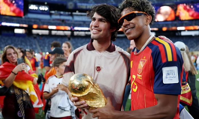 Carlos Alcaraz cùng Lamine Yamal sờ vào 'của quý' hậu chung kết World Cup
