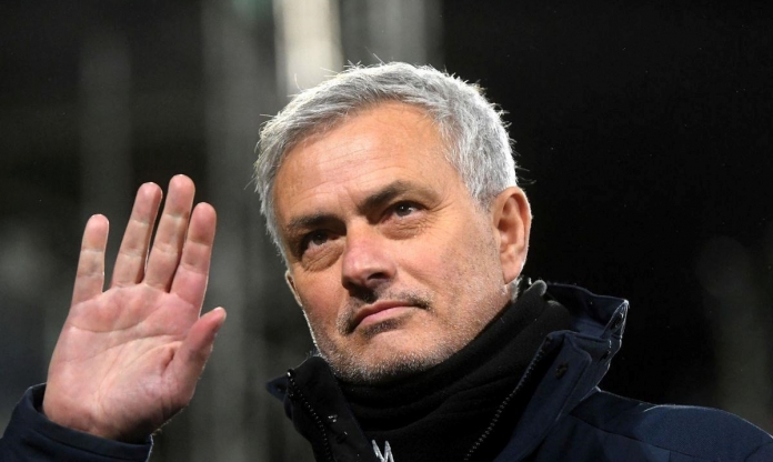 Tiếp quản ông lớn, HLV Mourinho chiêu mộ luôn hậu vệ đắt nhất lịch sử?