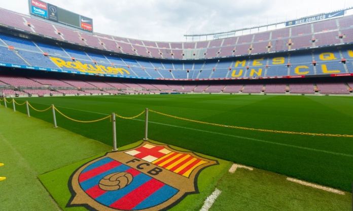Barca gặp hạn lớn, Camp Nou đổ nát chưa hẹn ngày 'trở lại'