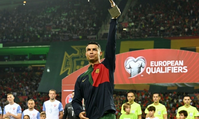 Chốt mốc 1000 bàn, Ronaldo tiết lộ điều khiến NHM mừng 'rớt nước mắt'
