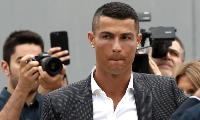 Ronaldo bất ngờ bị lộ bí mật khiến tất cả 'ngã ngửa'