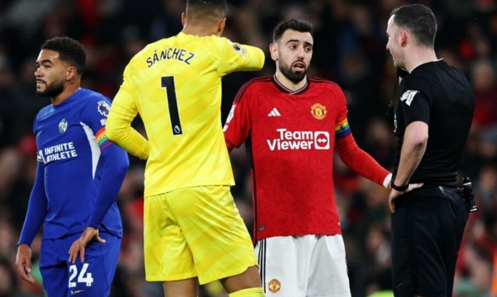 Trận Chelsea thua Manchester United bị tố cáo là 'có mùi'