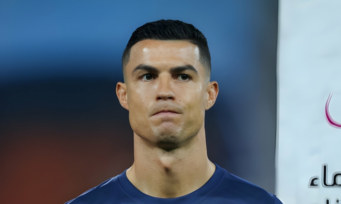 Ronaldo tiếp tục hứng 'cơn mưa gạch đá' sau phát ngôn gây bão