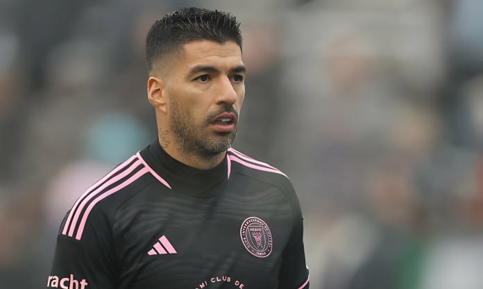 Suarez xin lỗi vì hành động nhổ nước bọt