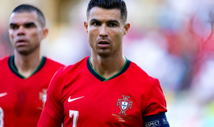 Ronaldo thay đổi bất ngờ trong màu áo ĐT Bồ Đào Nha tại Euro 2024