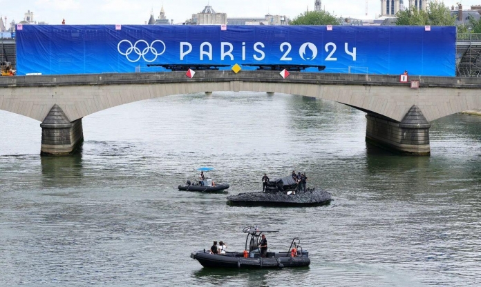 Olympic 2024 hoãn 1 môn vì nước sông Seine quá bẩn