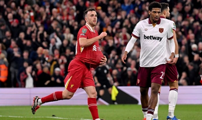 Hàng công thăng hoa, Liverpool nhấm chìm West Ham tại Carabao Cup