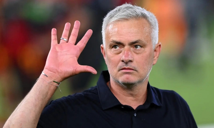 HLV Jose Mourinho sẵn sàng tái xuất Ngoại hạng Anh