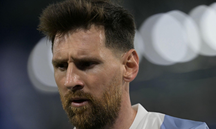 Messi nối cáu với hậu vệ Peru: 'Cậu làm gì vậy, đồ ngốc?'