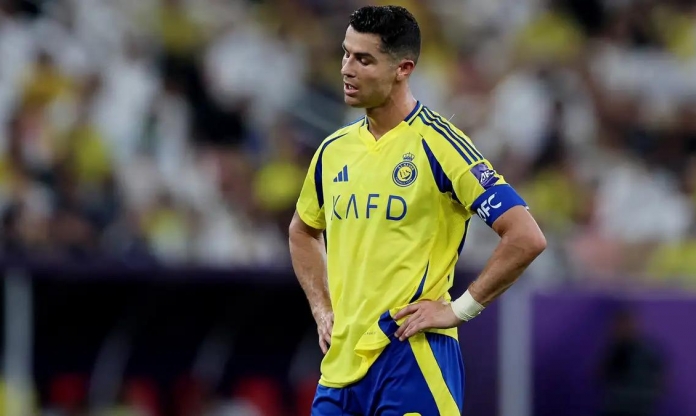 Ronaldo có động thái đầy cảm xúc khi Al Nassr bị loại cay đắng