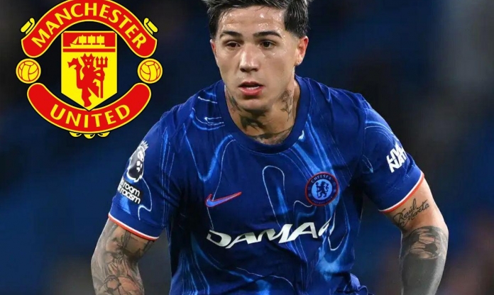 Đá với MU, Enzo Fernandez 'chấp 1 mắt'