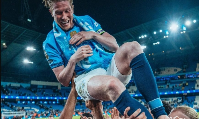 De Bruyne chạm mốc 'vua kiến thiết' Ngoại hạng Anh