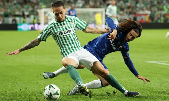 Antony nhận 'mưa gạch đá' sau khi Betis thất bại trước Chelsea