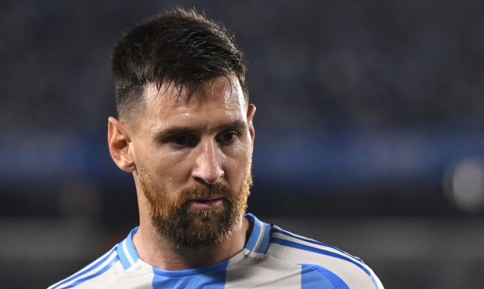 Messi bất ngờ nhận 'mưa gạch đá' tại quê nhà Argentina
