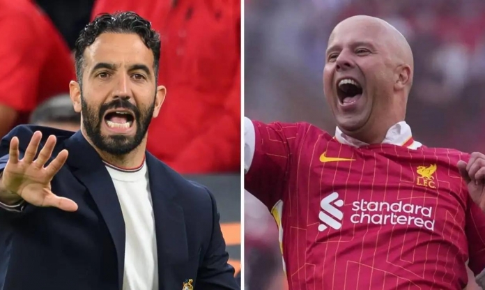 Liverpool phá hủy kế hoạch mua 'máy săn bàn' của MU