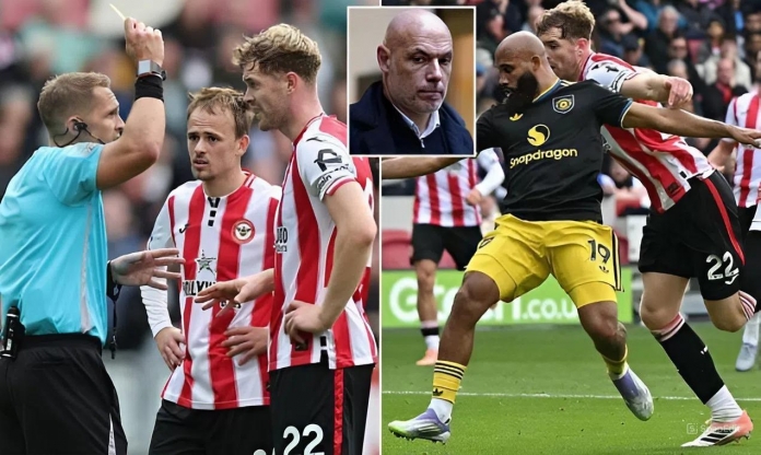 XÁC NHẬN: MU bị trọng tài Ngoại hạng Anh xử ép