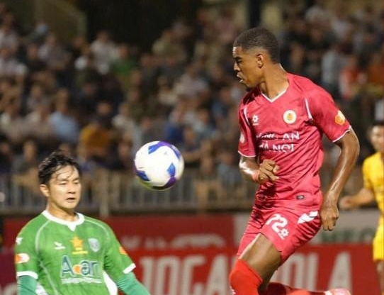 Giằng co nghẹt thở, CAHN đánh rơi điểm số trên sân của SLNA