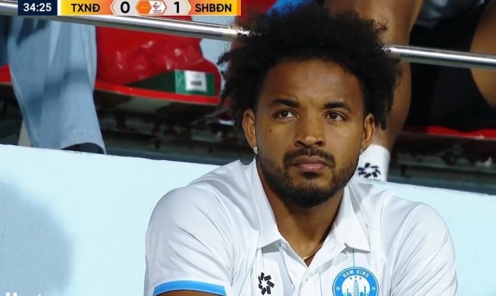 Xuân Son lặng người sau bàn thua của Nam Định