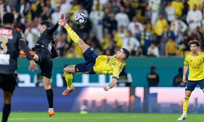 Ronaldo lập tuyệt phẩm móc bóng, Al Nassr thăng hoa tại Saudi Pro League