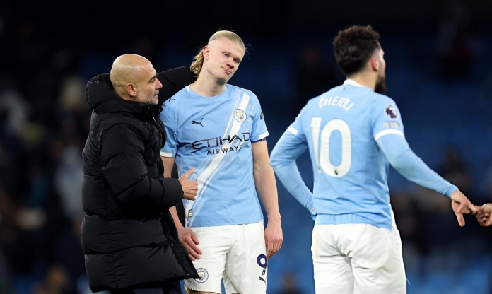 Man City hụt hơi trên Etihad, tự làm khó trong cuộc đua vô địch