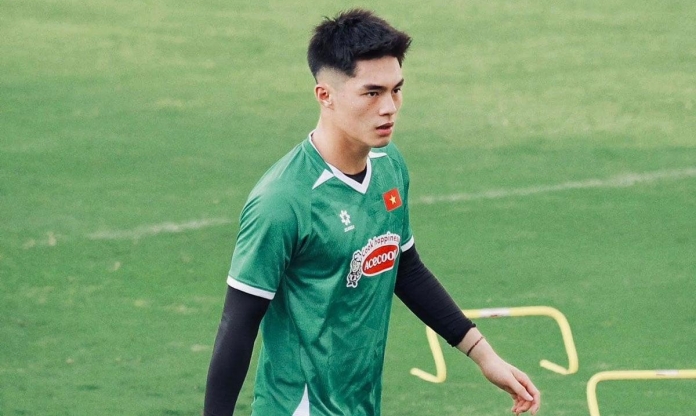 Thủ môn Trung Kiên trở lại sân tập, không nghỉ sau VCK châu Á