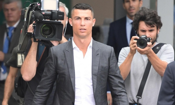 Không phải MU, Ronaldo nhận lời mời thi đấu tại bến đỗ bất ngờ