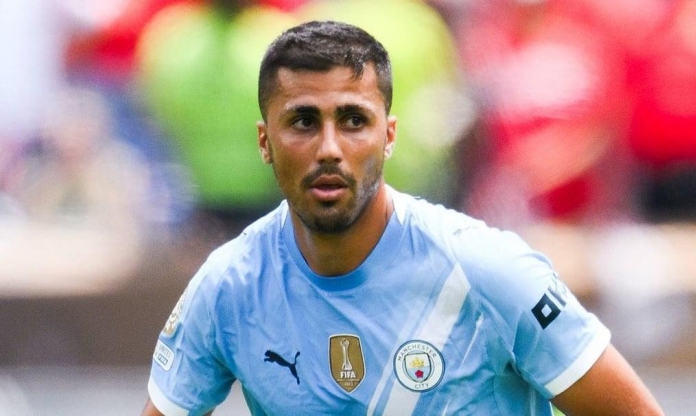 Barca ra giá lần hai cho Rodri, Man City đáp trả cực rắn