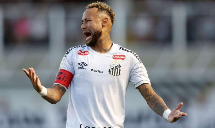 Neymar hành động đau lòng khi bị chính CĐV Santos chế giễu