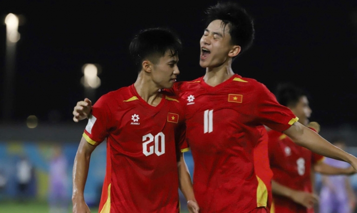 CĐV ĐNÁ dậy sóng khi Việt Nam giành vé dự World Cup lịch sử