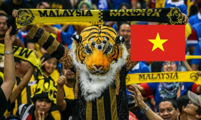 CĐV Malaysia đồng loạt gọi tên Việt Nam sau khi lỡ vé bán kết giải ĐNÁ