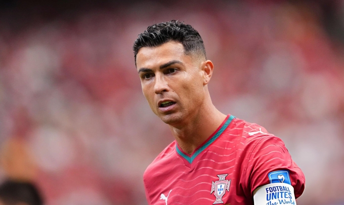 Lập cú đúp, Ronaldo vẫn bị chế giễu bởi cái tên quen thuộc