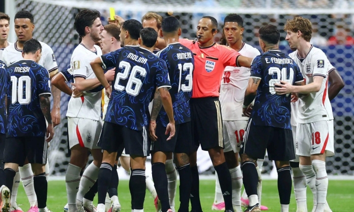Messi bị triệt hạ, Anh và Argentina 'ẩu đả' ở bán kết World Cup