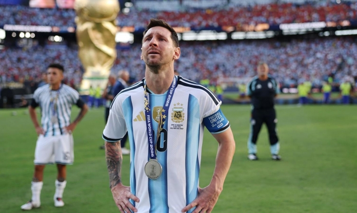 Messi khóc đẫm nước mắt trong ngày Argentina mất ngôi vương World Cup