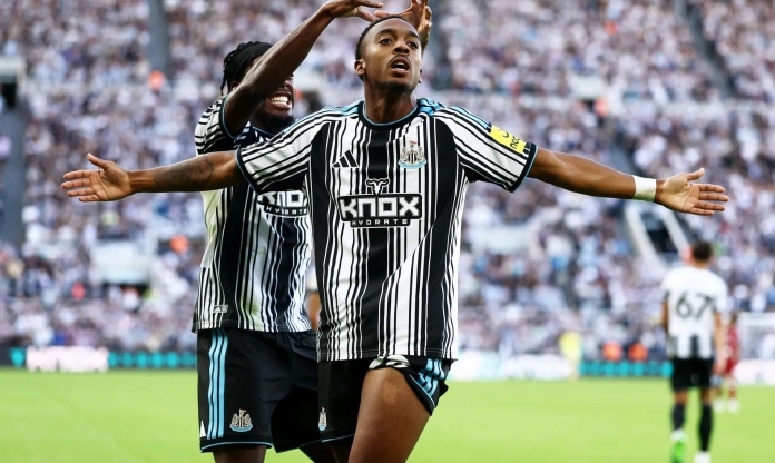 Newcastle hoà khó tin Bournemouth trong trận cầu mưa bàn thắng