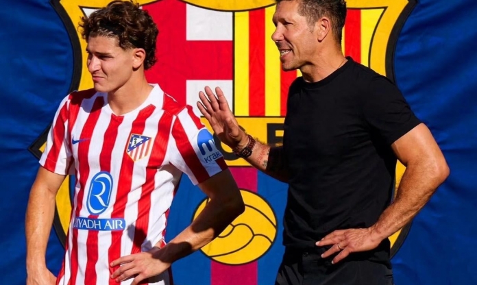 HLV Diego Simeone đồng ý bán Julian Alvarez cho Barca