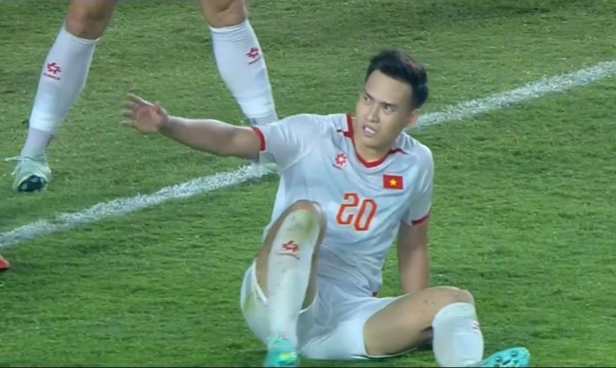 CĐV Singapore đồng loạt gọi tên Việt Nam khi thua Thái Lan ở FIFA ASEAN Cup