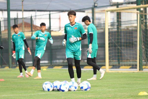 Bóng đá Việt Nam bất ngờ đối đầu đại diện Tây Ban Nha tại Hàn Quốc
