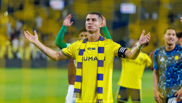 Ronaldo bất ngờ từ chối giải thưởng, hành động sau đó gây sốt