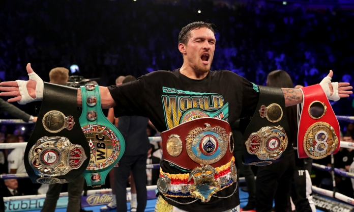 Oleksandr Usyk không còn là nhà vô địch thống nhất hạng nặng