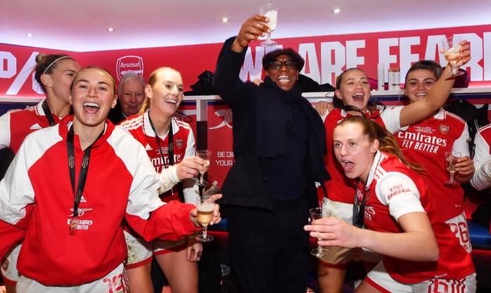 Ian Wright 'cà khịa' Arsenal khi đội nữ vô địch Champions League